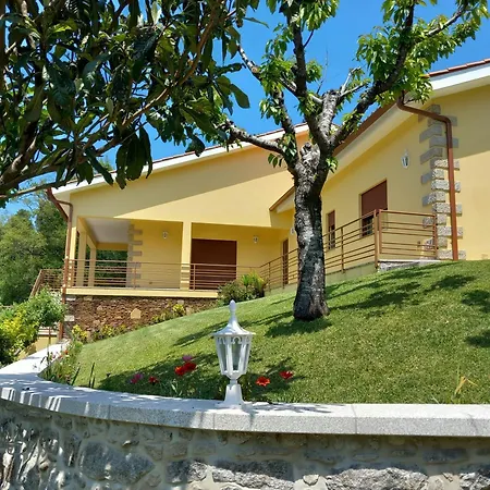 Moradia Rodrigues Country house *