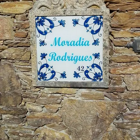 Moradia Rodrigues Caminha